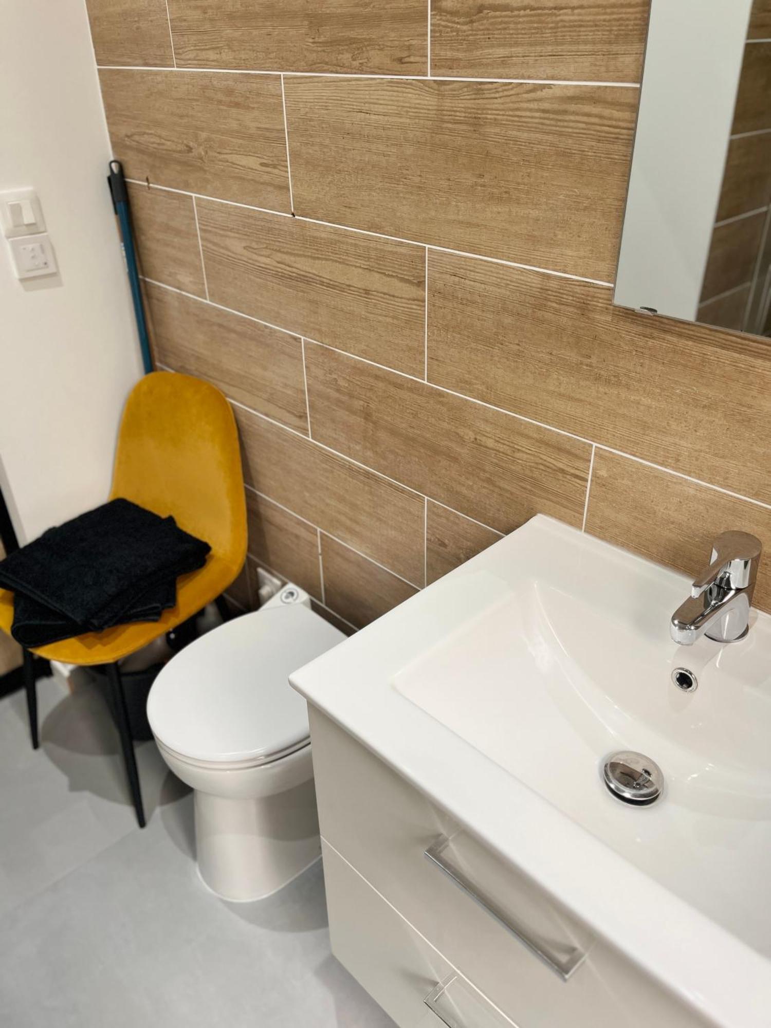 Chambre Independante Rdc Avec Sdb, Wc Et Parking Шамбре-ле-Тур Екстер'єр фото